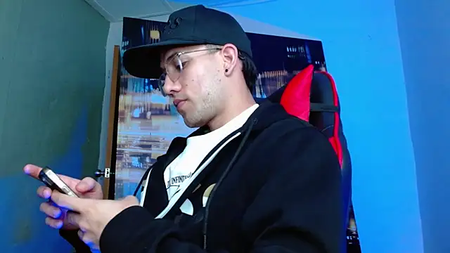 alexgiraldo   online show from 11, 4, 2026