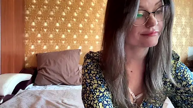 Snapshot of mia_shine_bright_wow chatting on 9, 11, 2025 mia shine bright wow online show from 9, 11, 2025