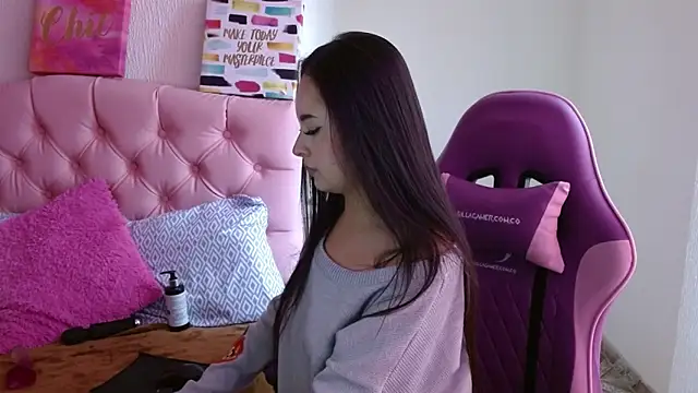 Snapshot of Emma-Flowers chatting on 29, 9, 2025 Emma-Flowers online show from 29, 9, 2025