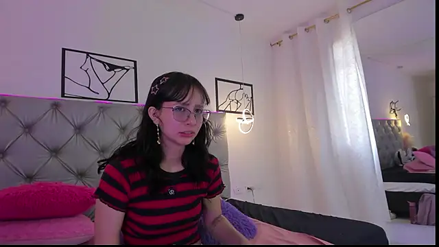 Naughty Couple83 online show from 5, 2, 2026