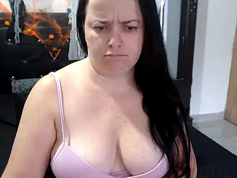 Snapshot of BrianaBarbes chatting on 2, 10, 2025 BrianaBarbes online show from 2, 10, 2025