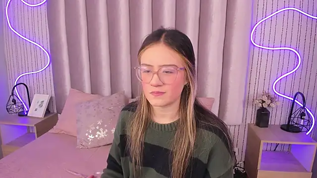 SamanthaPeachss online show from 4, 11, 2025