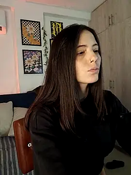 Snapshot of mishelkrave_ chatting on 6, 10, 2025 mishelkrave  online show from 6, 10, 2025