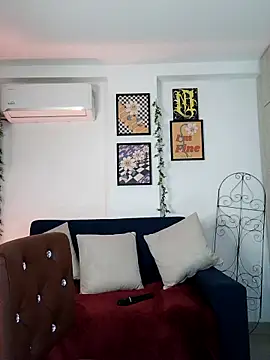 Snapshot of mishelkrave_ chatting on 9, 10, 2025 mishelkrave  online show from 9, 10, 2025