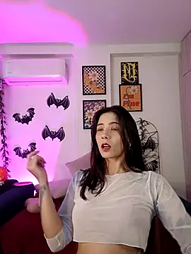 Snapshot of mishelkrave_ chatting on 28, 10, 2025 mishelkrave  online show from 28, 10, 2025