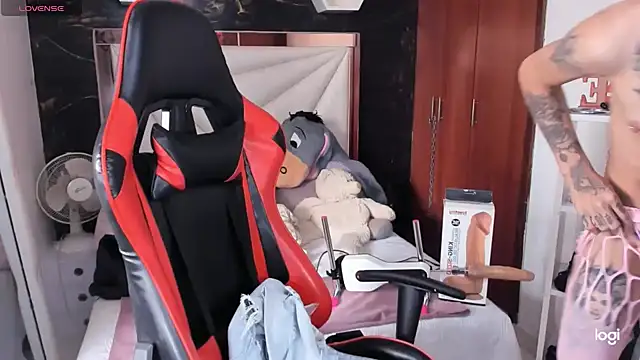 Snapshot of sara_slut21 chatting on 4, 12, 2024 sara slut21 online show from 4, 12, 2024