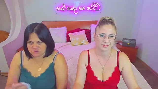 Snapshot of Your_Exstasy chatting on 16, 9, 2025 Your Exstasy online show from 16, 9, 2025