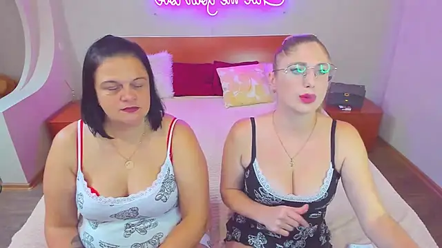 Snapshot of Your_Exstasy chatting on 10, 10, 2025 Your Exstasy online show from 10, 10, 2025