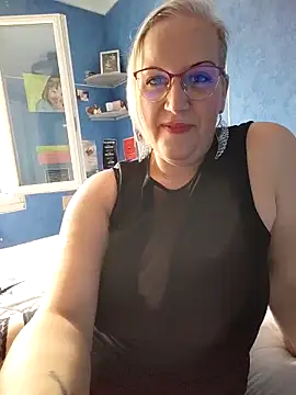 Snapshot of Feelineducentre chatting on 13, 9, 2025 Feelineducentre online show from 13, 9, 2025