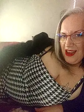 Snapshot of Feelineducentre chatting on 5, 1, 2026 Feelineducentre online show from 5, 1, 2026