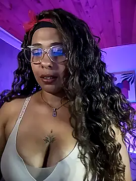 IVONNE COLLINS33 online show from 2, 3, 2026