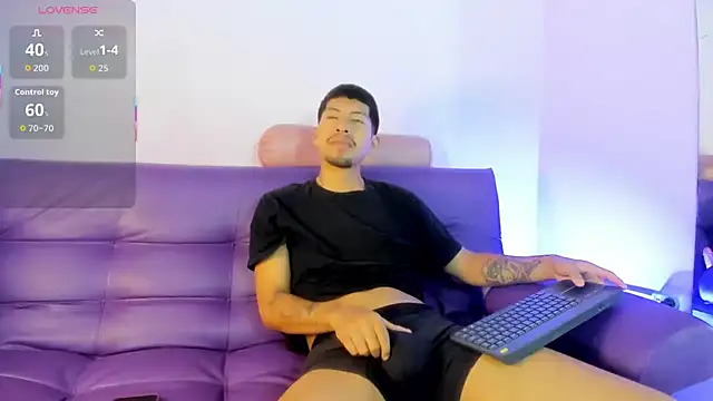 Snapshot of AxelAndJeremy chatting on 13, 9, 2025 AxelAndJeremy online show from 13, 9, 2025