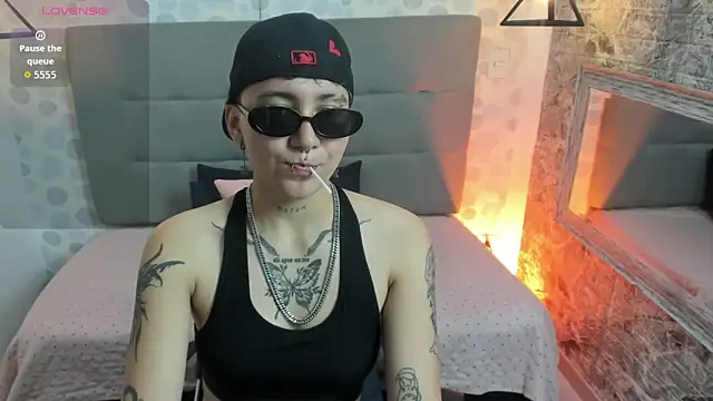emahills  axelrose online show from 12, 10, 2025