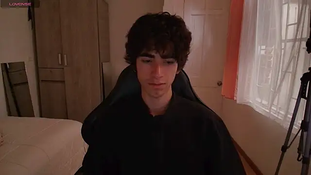 Nude Boy18 online show from 18, 9, 2025