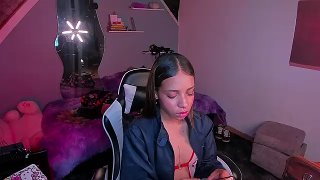 yumi hanna online show from 4, 12, 2025