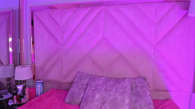 Snapshot of SofiJones_ chatting on 10, 11, 2025 SofiJones online show from 10, 11, 2025