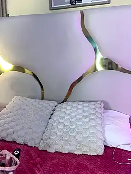 Snapshot of SofiJones_ chatting on 12, 11, 2025 SofiJones online show from 12, 11, 2025