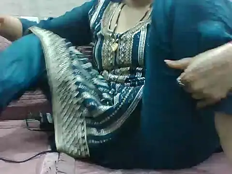 Snapshot of VNDANA_ chatting on 1, 11, 2025 VNDANA  online show from 1, 11, 2025