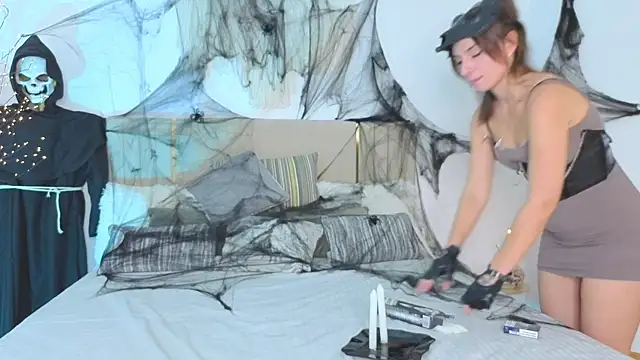 Snapshot of Little_mia__ chatting on 24, 10, 2025 Little mia   online show from 24, 10, 2025