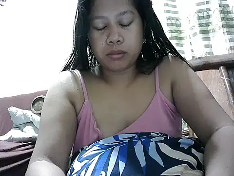 Snapshot of Pilipinalyn23 chatting on 27, 9, 2025 Pilipinalyn23 online show from 27, 9, 2025