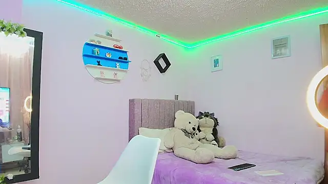 MiSofialeal online show from 24, 11, 2025