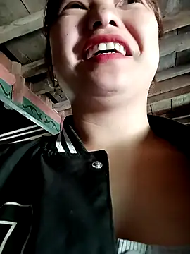 XoiXoi232 online show from 10, 10, 2025