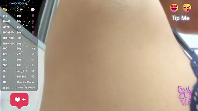 Alicia Whitee online show from 14, 1, 2026