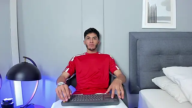 Snapshot of Tylerffoxx chatting on 27, 2, 2026 Tylerffoxx online show from 27, 2, 2026