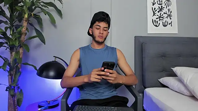 Tylerffoxx online show from 14, 4, 2026