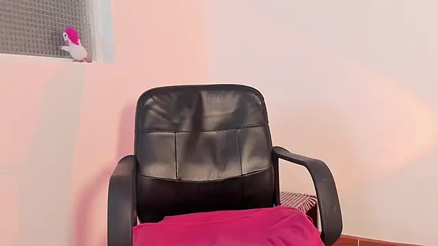 Snapshot of marie_pourtoii chatting on 13, 10, 2025 marie pourtoii online show from 13, 10, 2025