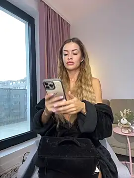 Snapshot of _Luxie_ chatting on 2, 10, 2025 Luxie online show from 2, 10, 2025