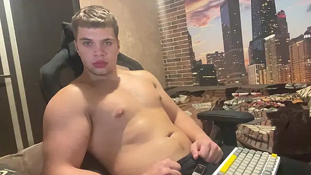 Snapshot of MusclePhantom chatting on 7, 10, 2025 MusclePhantom online show from 7, 10, 2025