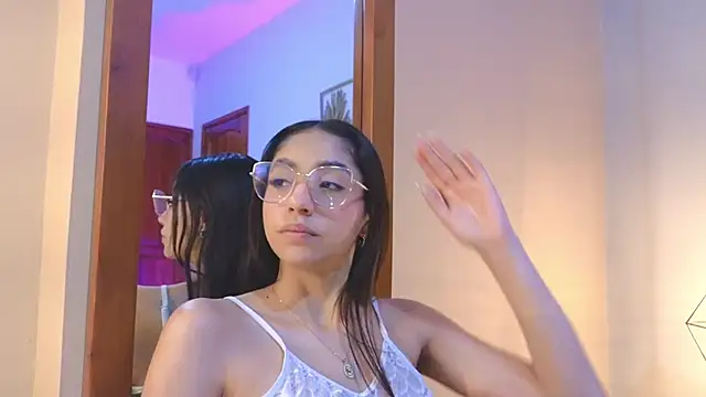 Snapshot of IvyJhons chatting on 18, 12, 2025 IvyJhons online show from 18, 12, 2025