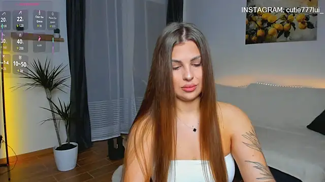 Cutie Lui online show from 6, 10, 2025