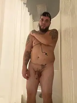 Snapshot of LuisBellaco chatting on 28, 10, 2025 LuisBellaco online show from 28, 10, 2025