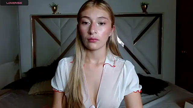 Snapshot of SophiaaLee chatting on 9, 9, 2025 SophiaaLee online show from 9, 9, 2025