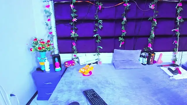 Nanis James online show from 24, 5, 2026