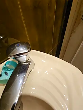 Snapshot of Stingles chatting on 5, 10, 2025 Stingles online show from 5, 10, 2025