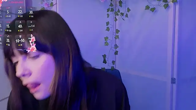 Honeey Beee online show from 9, 11, 2025