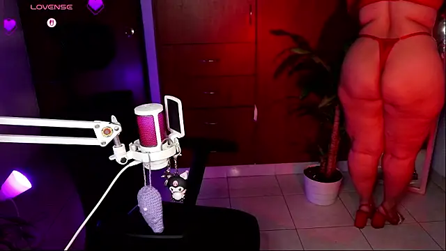 tinamqueen1 online show from 16, 3, 2026