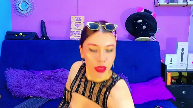 Snapshot of CristalRose chatting on 28, 4, 2026 CristalRose online show from 28, 4, 2026