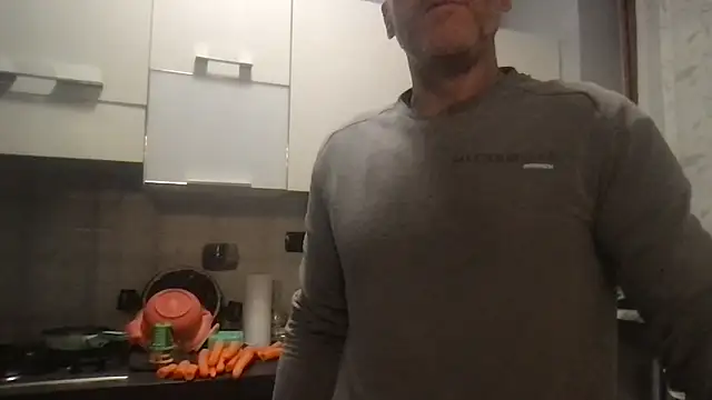 Axl hot online show from 21, 11, 2025