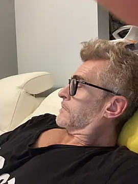 Axl hot online show from 20, 2, 2026