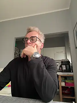 Axl hot online show from 2, 3, 2026