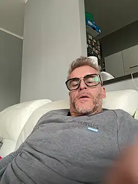 Axl hot online show from 7, 3, 2026