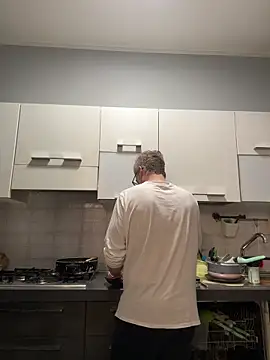 Axl hot online show from 13, 4, 2026