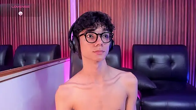 Snapshot of Phillicious__ chatting on 5, 2, 2026 Phillicious online show from 5, 2, 2026