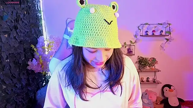 Snapshot of Eymmy_24 chatting on 9, 3, 2026 Eymmy 24 online show from 9, 3, 2026