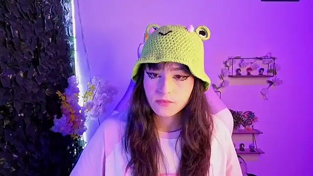 Snapshot of Eymmy_24 chatting on 12, 4, 2026 Eymmy 24 online show from 12, 4, 2026