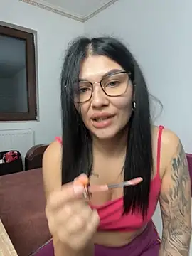 Snapshot of MiaKiittyy chatting on 9, 10, 2025 MiaKiittyy online show from 9, 10, 2025